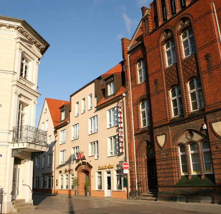 Altstadt Hotel Zur Post Stralsund Extérieur photo