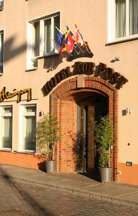 Altstadt Hotel Zur Post Stralsund Extérieur photo