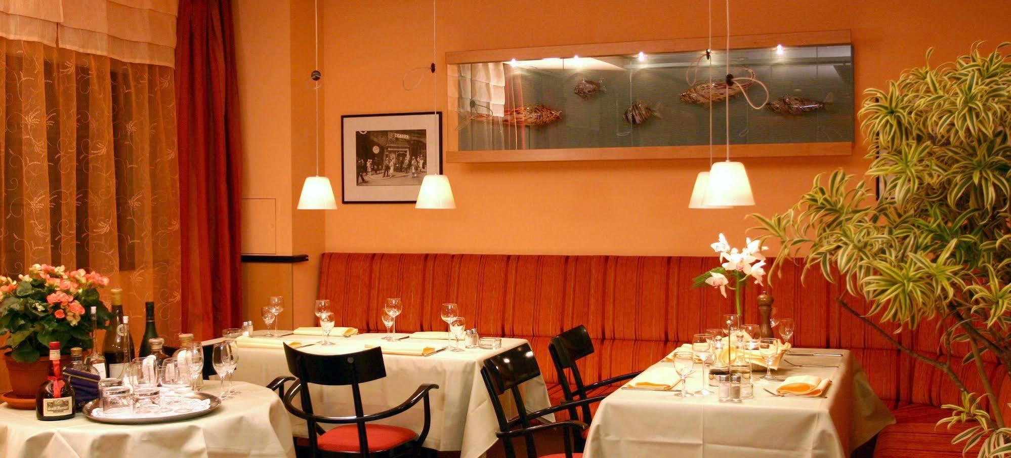 Altstadt Hotel Zur Post Stralsund Extérieur photo